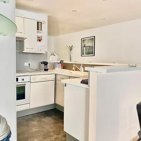 6 - 8b3 Apartment *