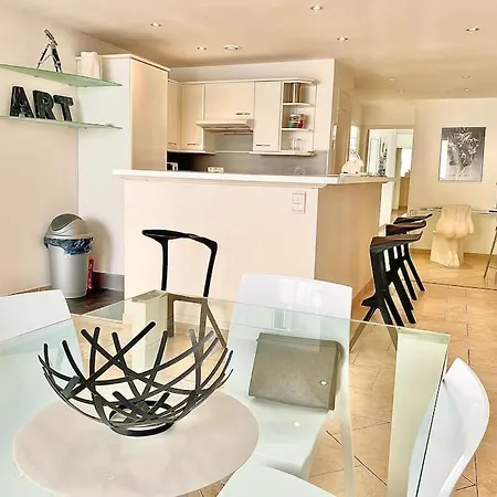 6 - 8b3 Apartment
